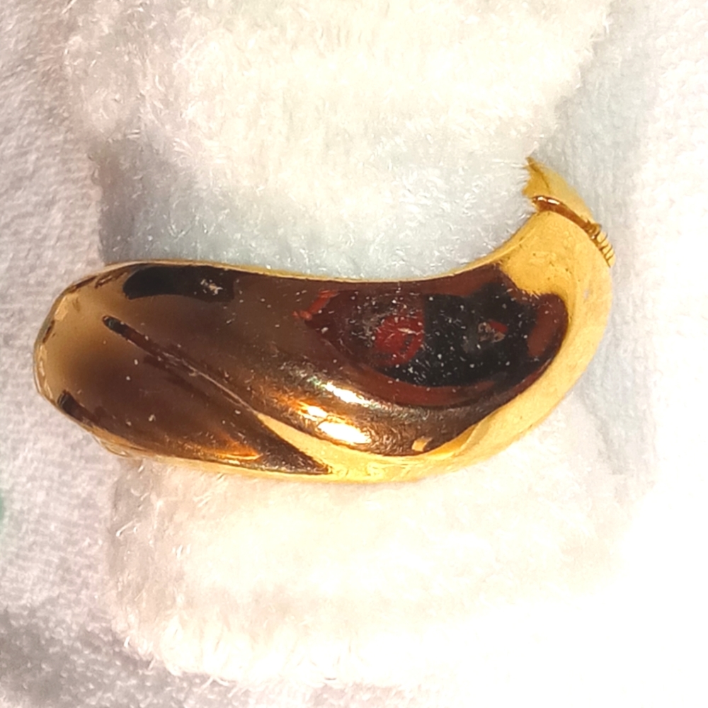 Vintage 1970s Napier Gold Tone Bangle Hinged Lock Clasp